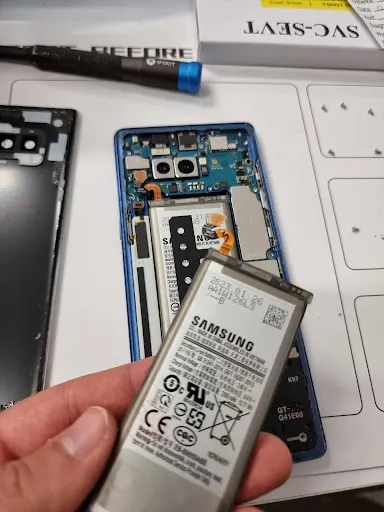 PhoneExpert - Naprawa & Serwis iPhone, Samsung, Xiaomi, Moto & Inne